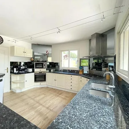 Spacieuse Avec Piscine, Jacuzzi Villa