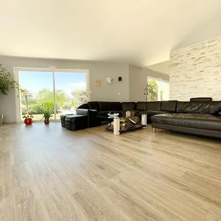 Villa Spacieuse Avec Piscine, Jacuzzi *