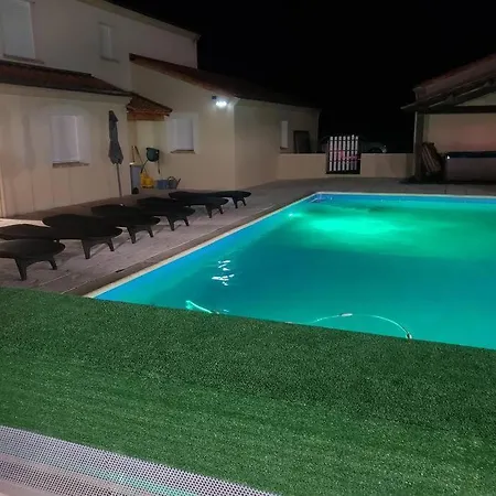 Spacieuse Avec Piscine, Jacuzzi Villa *