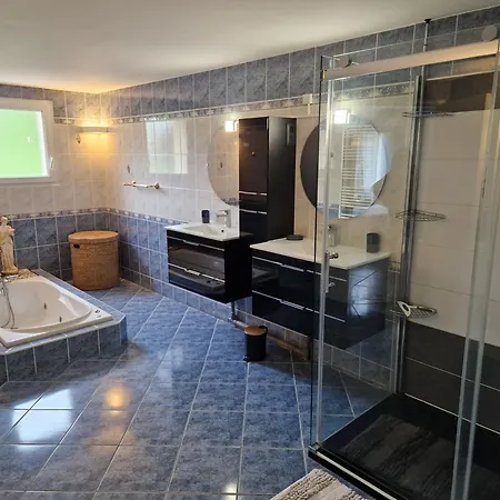 Spacieuse Avec Piscine, Jacuzzi Port-Saint-Père