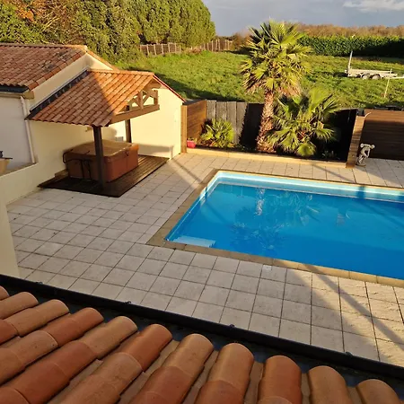Villa Spacieuse Avec Piscine, Jacuzzi Port-Saint-Père