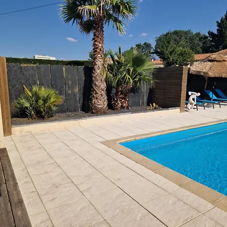 Spacieuse Avec Piscine, Jacuzzi Port-Saint-Père