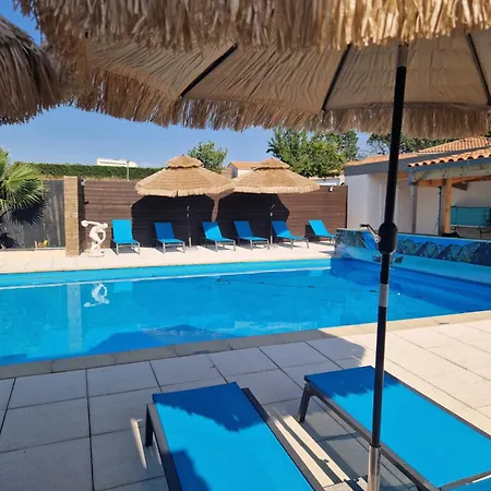 Spacieuse Avec Piscine, Jacuzzi