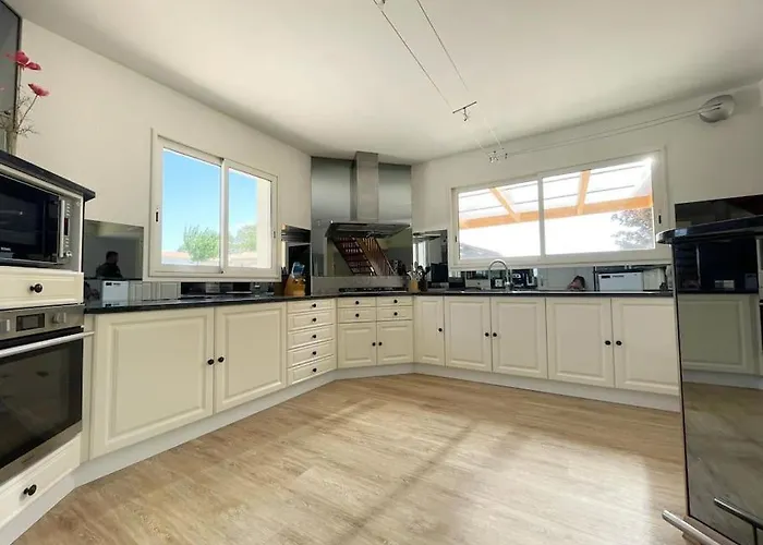 Spacieuse Avec Piscine, Jacuzzi *