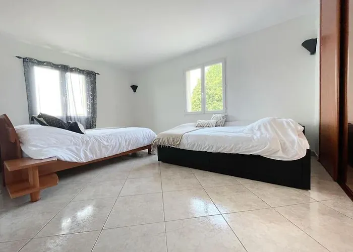 Вилла Spacieuse Avec Piscine, Jacuzzi Порт-Сен-Пьер