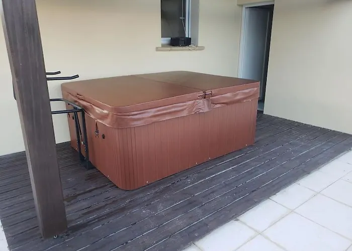Вилла Spacieuse Avec Piscine, Jacuzzi