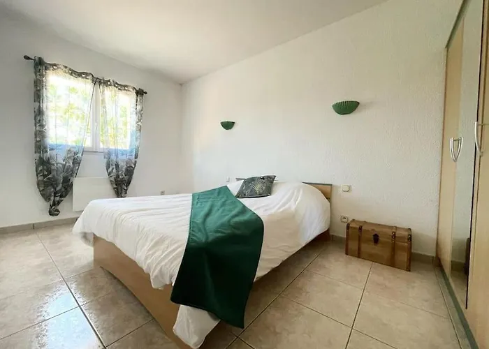 Вилла Spacieuse Avec Piscine, Jacuzzi