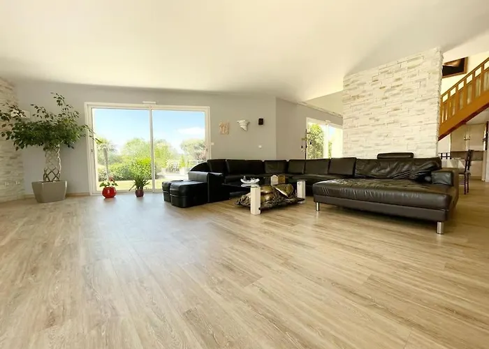 Вилла Spacieuse Avec Piscine, Jacuzzi *