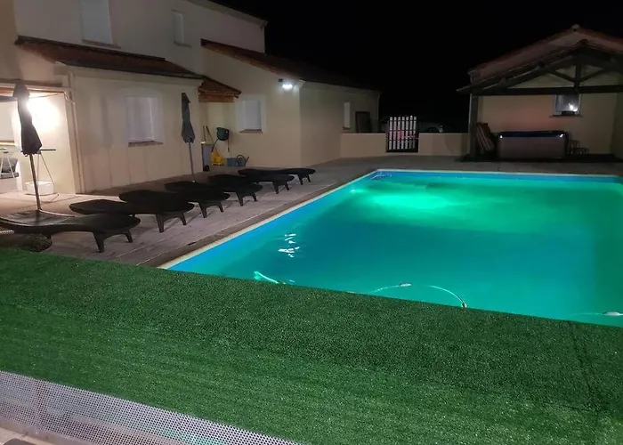 Spacieuse Avec Piscine, Jacuzzi Вилла *