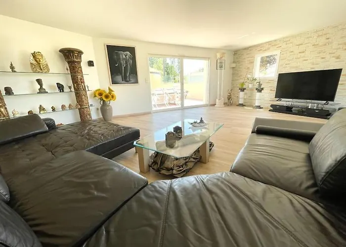 Spacieuse Avec Piscine, Jacuzzi Вилла Порт-Сен-Пьер