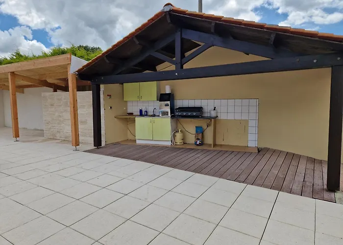 Spacieuse Avec Piscine, Jacuzzi Порт-Сен-Пьер