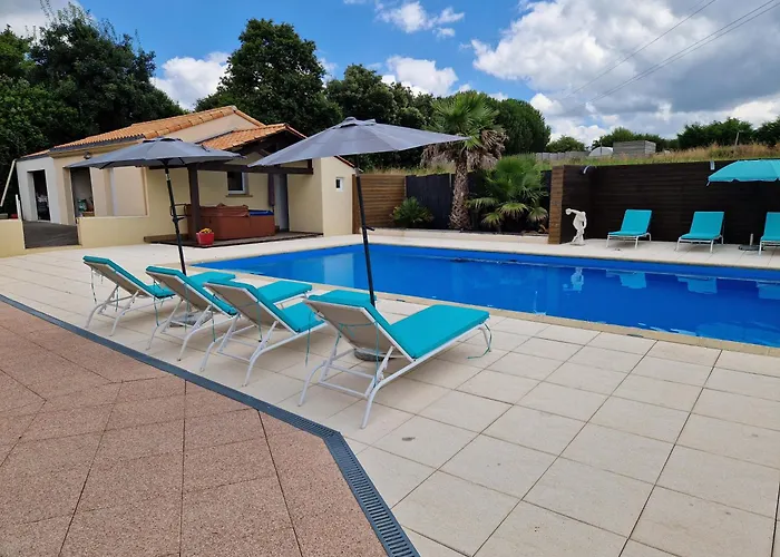 Spacieuse Avec Piscine, Jacuzzi Порт-Сен-Пьер