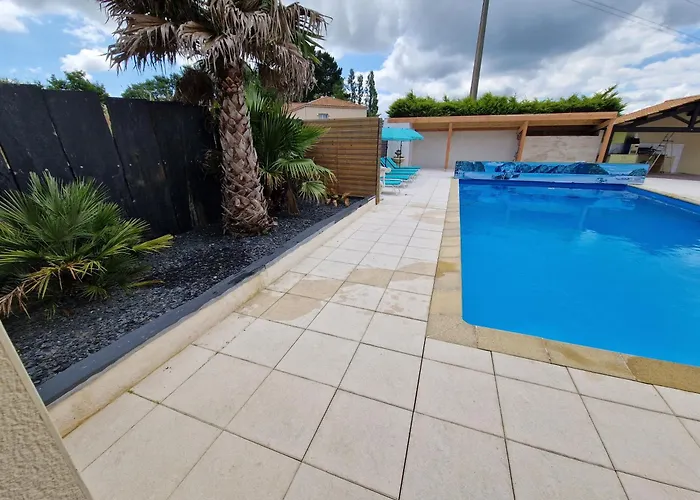 Spacieuse Avec Piscine, Jacuzzi Вилла Порт-Сен-Пьер