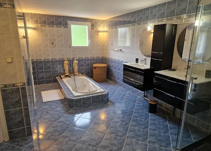 Spacieuse Avec Piscine, Jacuzzi * Порт-Сен-Пьер