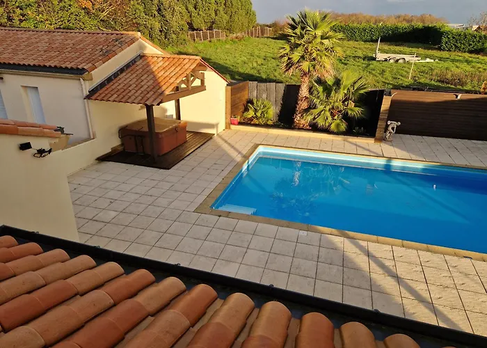 Вилла Spacieuse Avec Piscine, Jacuzzi Порт-Сен-Пьер